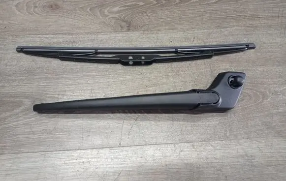 Volvo V70 Rear wiper blade arm
