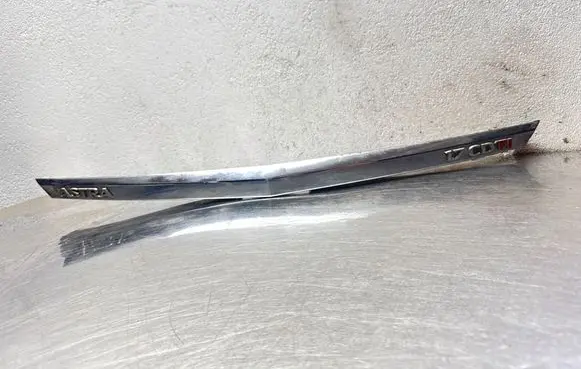 Opel Astra H Tailgate trim 13223917