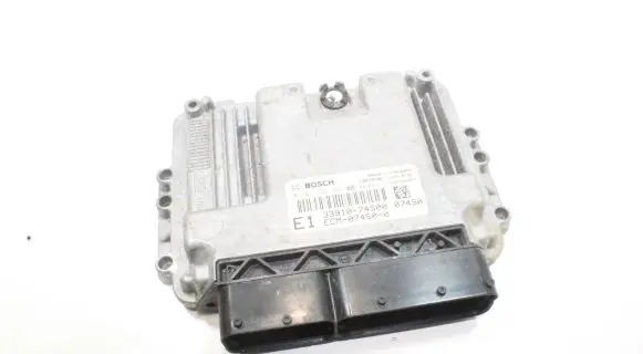 Suzuki SX4 S-Cross Engine control unit/module 3391074S00 ECM074S00