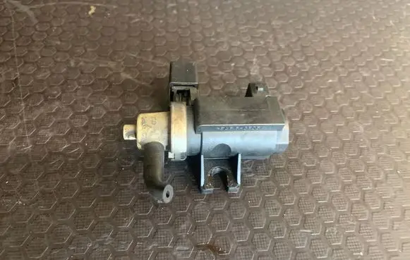 Volvo XC90 Turbo solenoid valve 68211