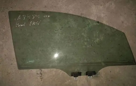 Honda FR-V Front door window glass four-door