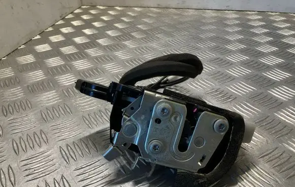 Nissan Cube Z12 Front door lock