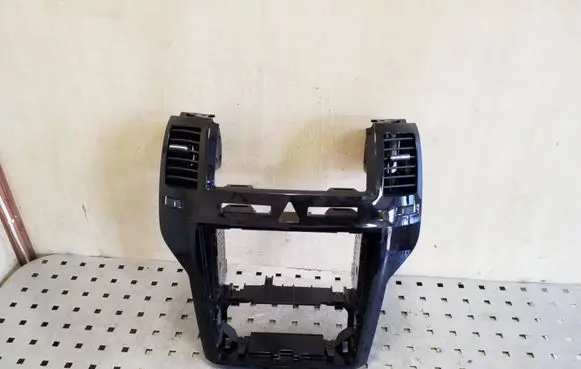 Radio/GPS head unit trim