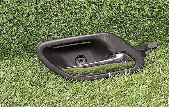 BMW 7 E38 Front door interior handle 8239476