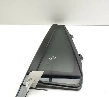 Volvo XC90 Rear vent window glass 32132025