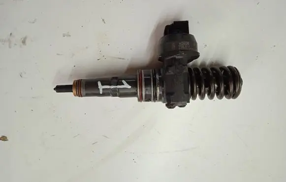 Volkswagen Caddy Fuel injector 0414720213