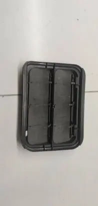 Renault Captur Quarter panel pressure vent 7700838358