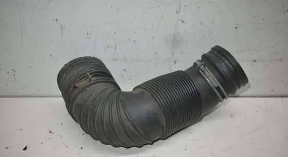 Volkswagen Tiguan Air intake duct part 5N0129684C