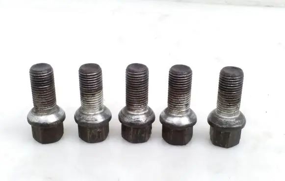 Volkswagen PASSAT B8 Nuts/bolts 
