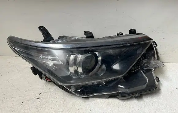 Toyota Auris E180 Headlight/headlamp 8111002K30 90070909