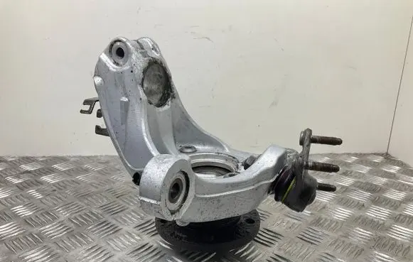 Front wheel hub