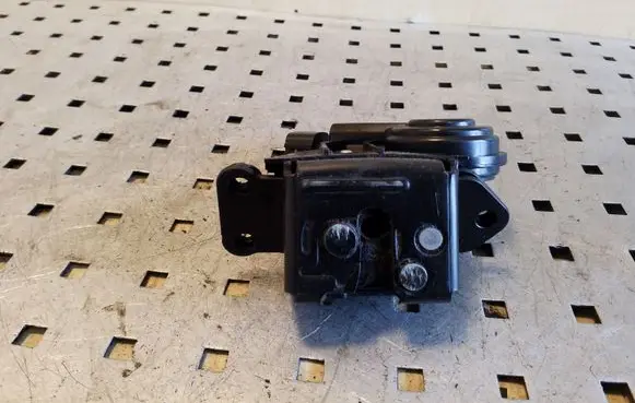 Loading door lock