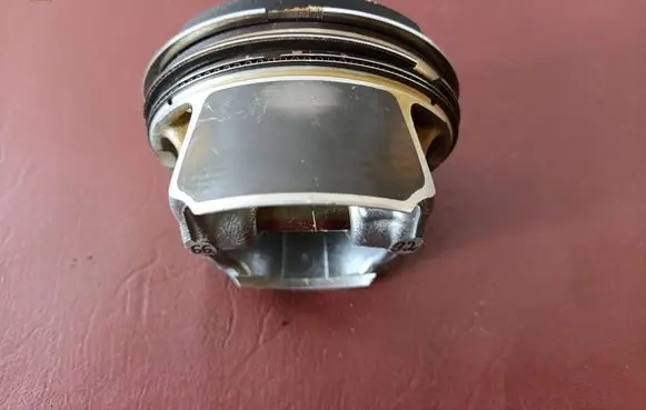 Piston