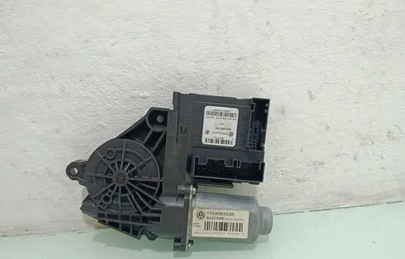 Volkswagen Caddy Front door window regulator motor 05075732 5K0959792 73203101230581