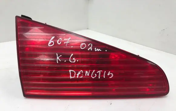 Peugeot 607 Tailgate rear/tail lights