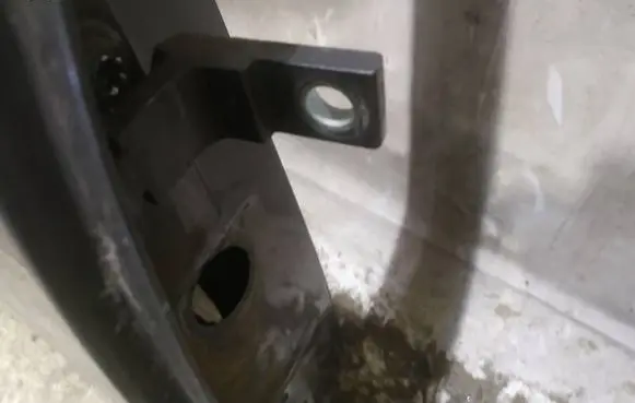 Skoda Superb B5 (3U) Rear door lower hinge 