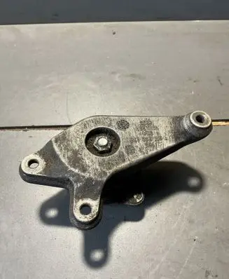 Audi A4 S4 B6 8E 8H Gearbox mounting bracket 8E0399115A