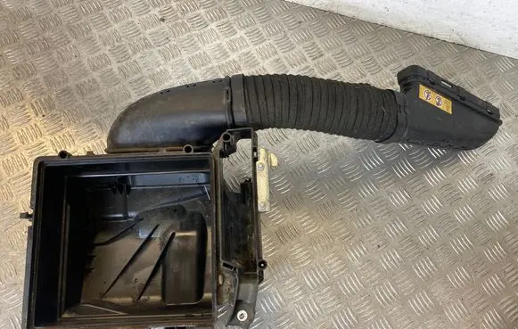 Mercedes-Benz A W176 Air filter box A6070900301 A6510900000