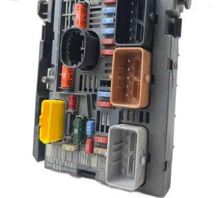 Peugeot 308 Fuse box set 9675878480 R05