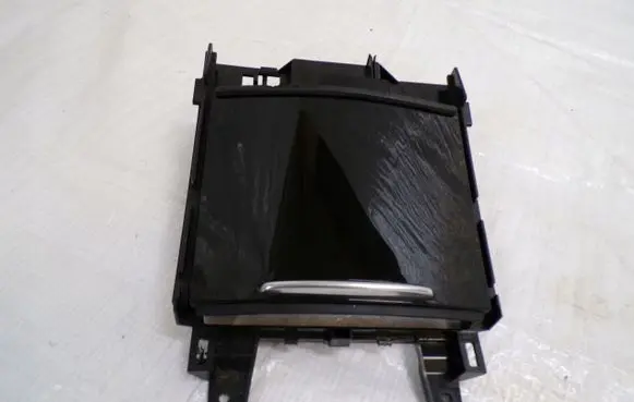 Opel Insignia B Glove box 39123661