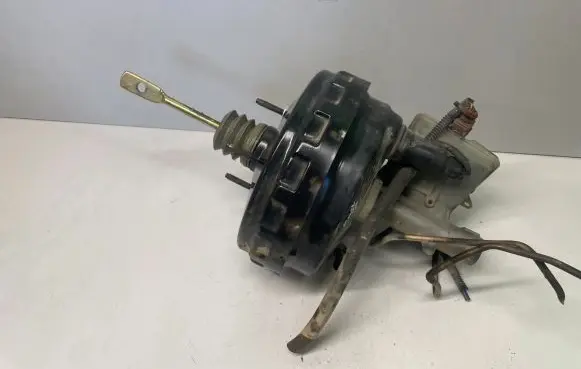 Volvo S60 Brake booster P08683259