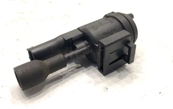 Mercedes-Benz GLK (X204) Fuel pressure regulator 0025407097