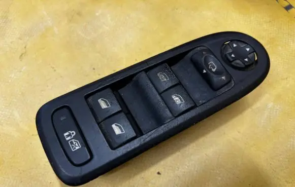 Peugeot 508 RXH Electric window control switch 98026364ZD