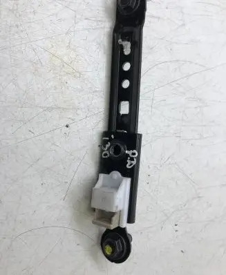 Hyundai i30 Seat belt adjustment rail 