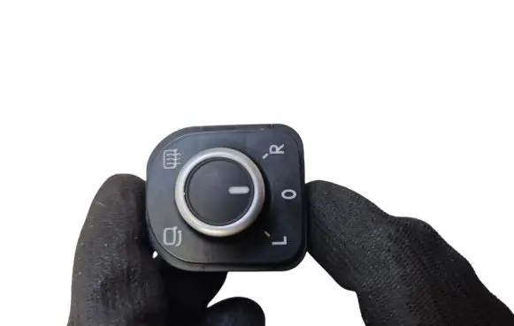 Volkswagen Golf V Wing mirror switch