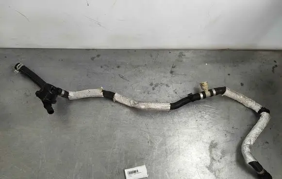 Volvo XC60 Engine coolant pipe/hose 32222172
