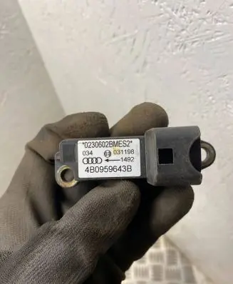 Audi A6 S6 C5 4B Airbag deployment crash/impact sensor 4B0959643B 0230602BMES2 031198