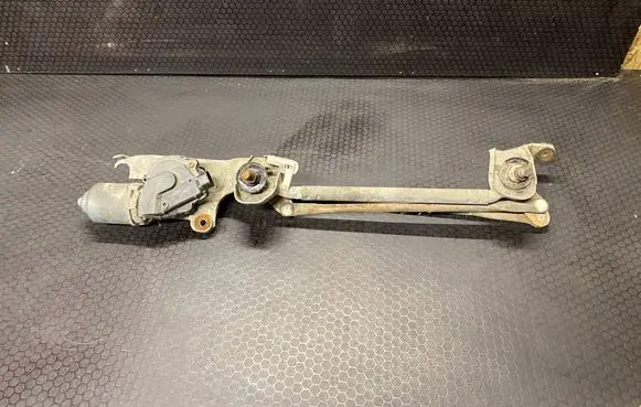 Mitsubishi Colt Front wiper linkage and motor 8250A231 1593001500