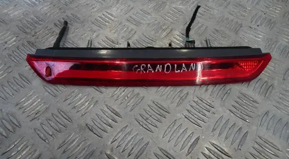 Opel Grandland X Third/center stoplight