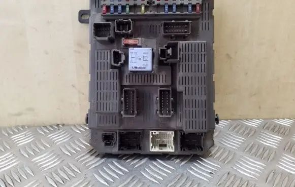 Citroen C5 Fuse module 9646226880