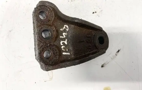 Engine mounting bracket