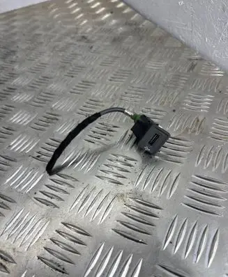 Volkswagen Golf Sportsvan USB socket connector 510035726