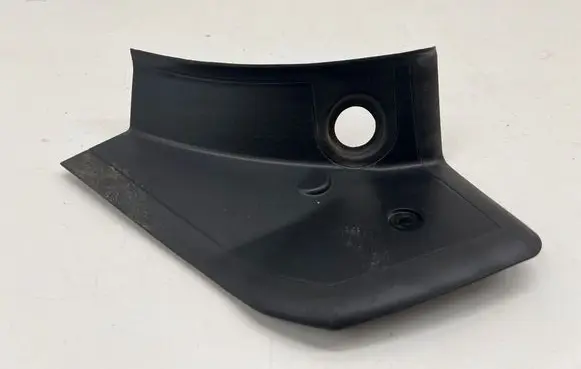 BMW 1 F40 Rear/tail light trim molding 7450666