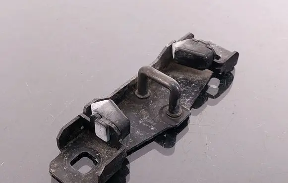 Ford Focus C-MAX Tailgate lock loop/hook striker 