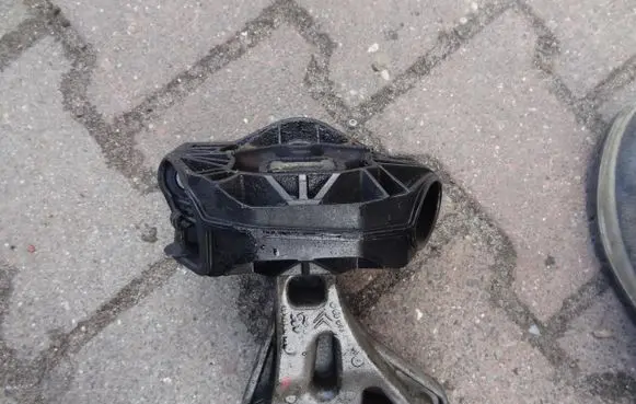 Citroen C3 Engine mount vacuum valve 9676780580