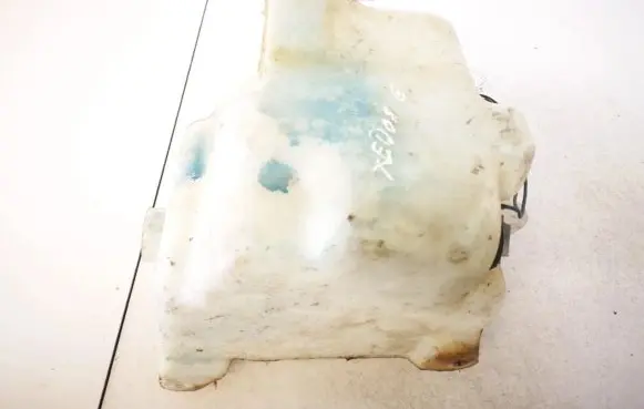 Windshield washer fluid reservoir/tank