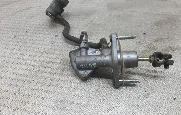 Clutch slave cylinder