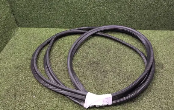 Renault Trafic III (X82) Rear door rubber seal (on body) 
