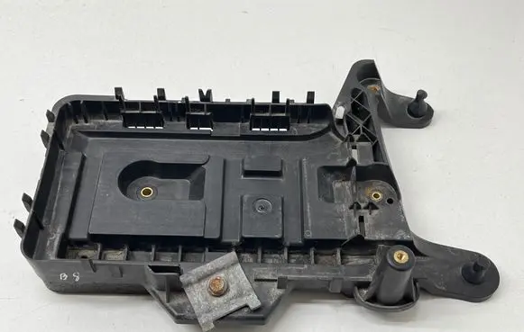 Volkswagen PASSAT B8 USA Battery tray 1K0915333