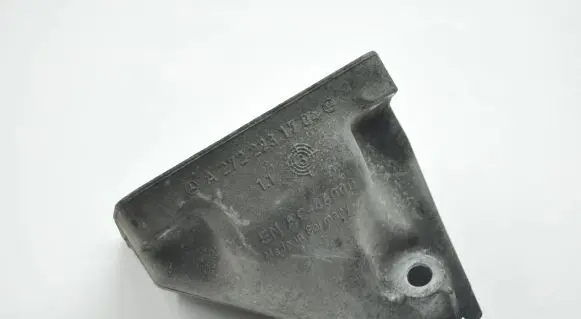 Mercedes-Benz CLS C219 Engine mounting bracket A2722231704