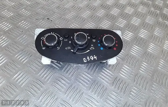 Renault Sandero II Climate control unit a42303400
