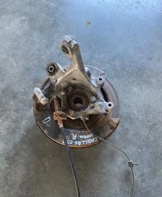 Cadillac CTS Front wheel hub 15775068