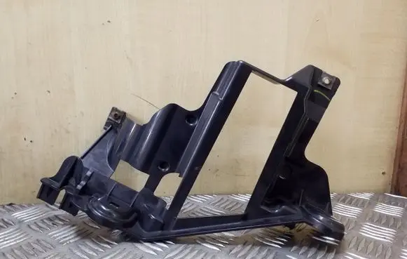 Headlight/headlamp mounting bracket