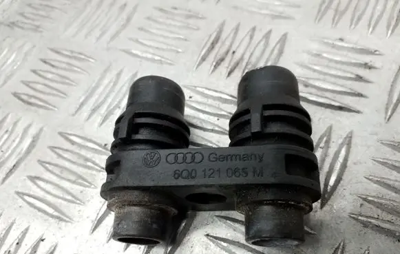 Audi A1 Engine coolant pipe/hose 6Q0121065M