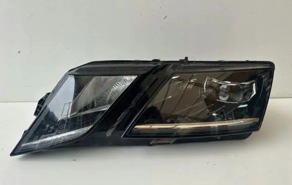 Skoda Octavia Mk3 (5E) Headlight/headlamp 5E1941015