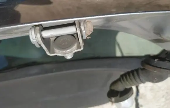 Toyota Yaris Tailgate/trunk/boot hinge